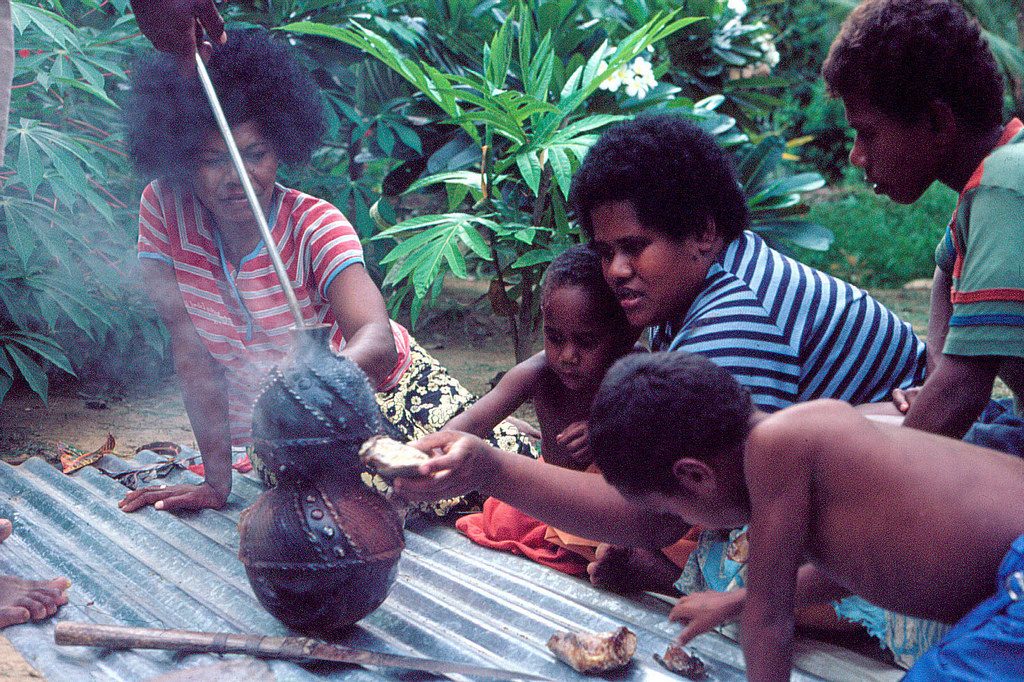 Pottery making at Nasilai village Pottery making at Nasilai village - Traditional Arts
