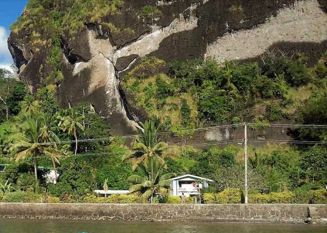 Scars of cannonball bombardment at Gun Rock Scars of cannonball bombardment at Gun Rock