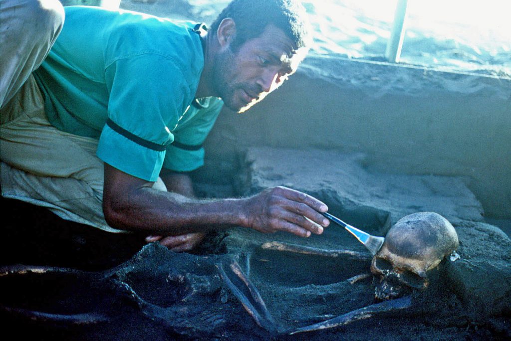 A 1987 excavation by Simon Best and Andrew Crosby at the Sigatoka Sandunes A 1987 excavation by Simon Best and Andrew Crosby at the Sigatoka Sand Dunes